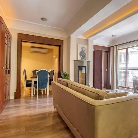 Spacious Apartment, 1-min To Taksim Square * Istambul