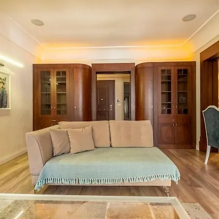Διαμέρισμα Spacious Apartment, 1-min To Taksim Square